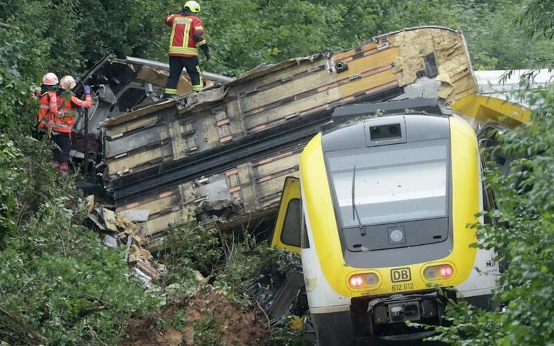 У Німеччині з рейок зійшов пасажирський поїзд: є загиблі