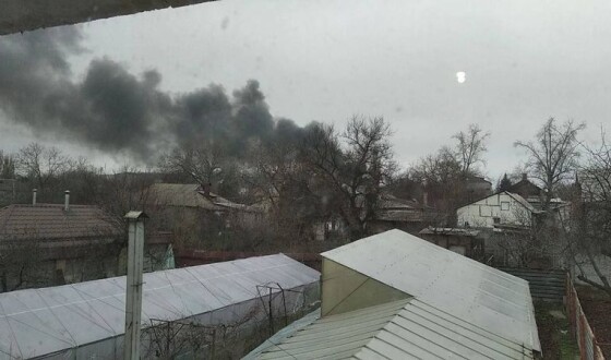 Російські терористи обстріляли Донецьк: у місті горить один із заводів