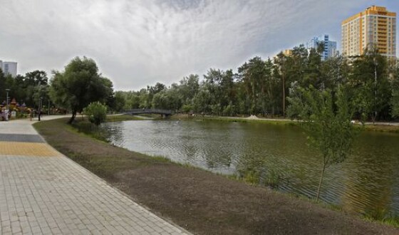 У київському парку &#8220;Перемога&#8221; з місцевої водойми врятували маленьку дівчинку