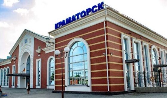 Російські орки завдали ракетний удар по вокзалу Краматорська: загинуло 50 людей