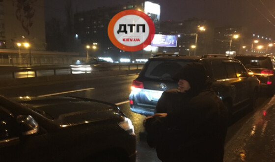 В Киеве участник ДТП напал на журналиста. Фото