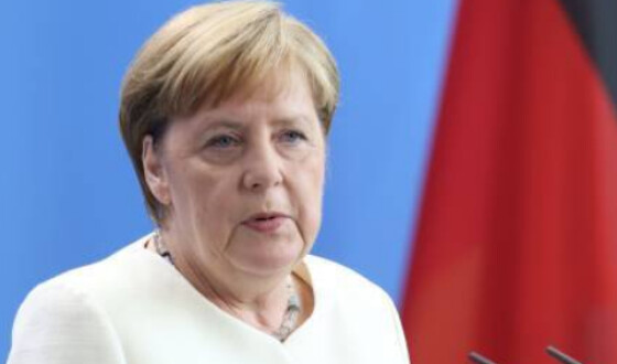 Постачання зброї Україні з Німеччини блокувала особисто Ангела Меркель