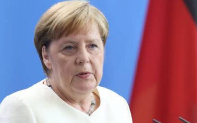 У Німеччині Ангелі Меркель вручили повідомлення про закінчення її повноважень