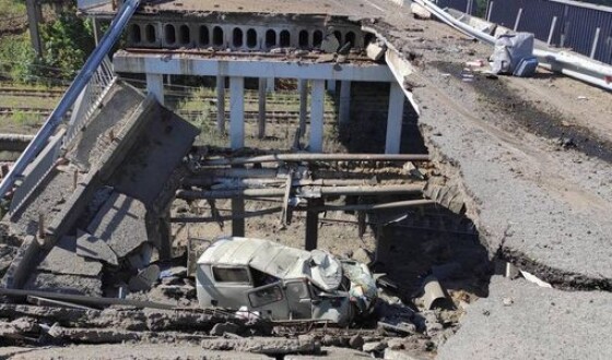 Російські окупанти авіаударами знищують дороги та мости, що ведуть до Лисичанська