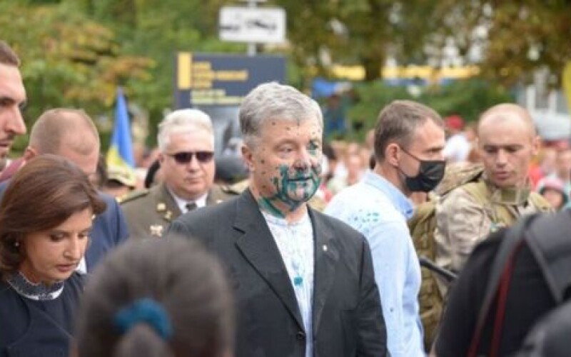 У Києві відбулася сутичка між прихильниками Порошенка та поліцією