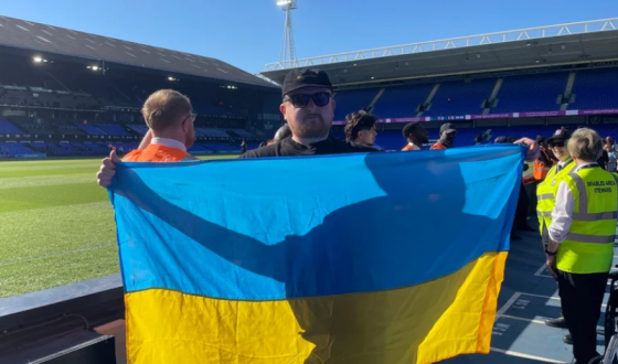 Під час футбольного матчу в Іпсвічі у журналіста вилучили прапор України