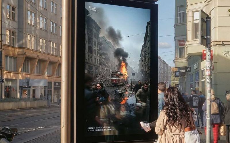Чеські активісти запустили соціальну кампанію, яка нагадує, що війна в Україні триває
