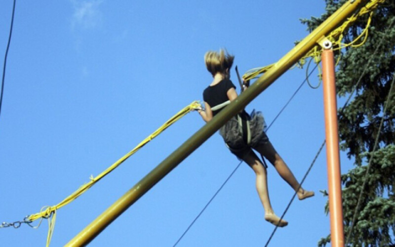 В Дании запретили детям прыгать на батутах