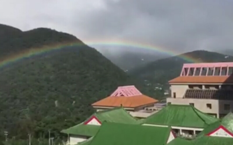 Над Тайванем заметили самую продолжительную в мире радугу