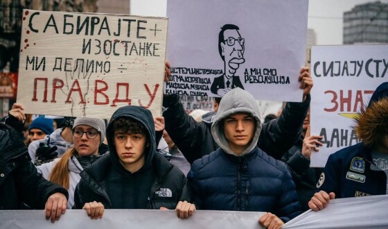 У Сербії уряд під тиском вуличних протестів йде у відставку