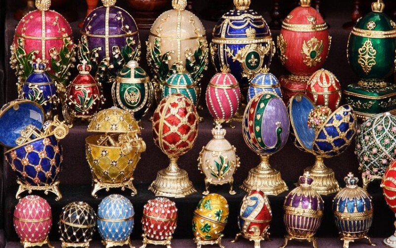 У Новій Зеландії чоловік проковтнув кулон «Фаберже» у магазині та став підозрюваним у крадіжці