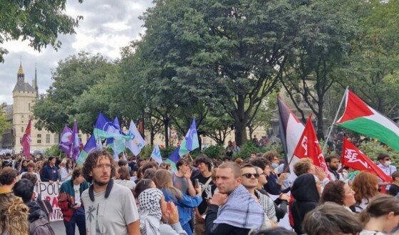Франція паралізована: сотні тисяч вийшли на вулиці проти бюджетних скорочень