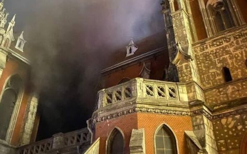 У Києві горить костел Святого Миколая