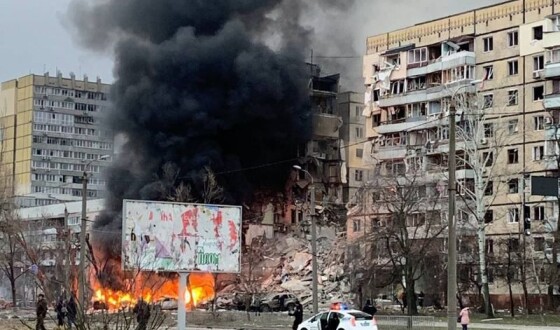 Терористи рф знищили цілий під&#8217;їзд багатоповерхівки у Дніпрі