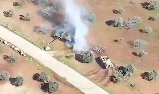 Безпілотник зафіксував незвичайний &#8220;поєдинок&#8221; бронемашин в Сирії. Відео