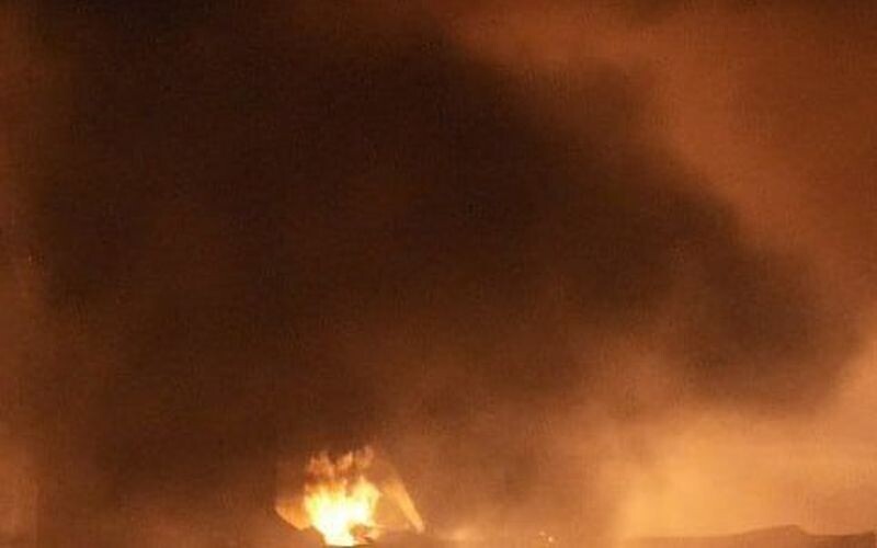 У Сумах після атаки ударних дронів масштабна пожежа