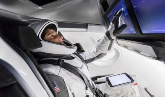 Космічний турист зможе провести півтори години в відкритому космосі