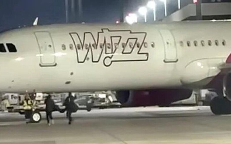 У Німеччині пасажири вибігли на злітний майданчик, намагаючись наздогнати літак Wizz Air