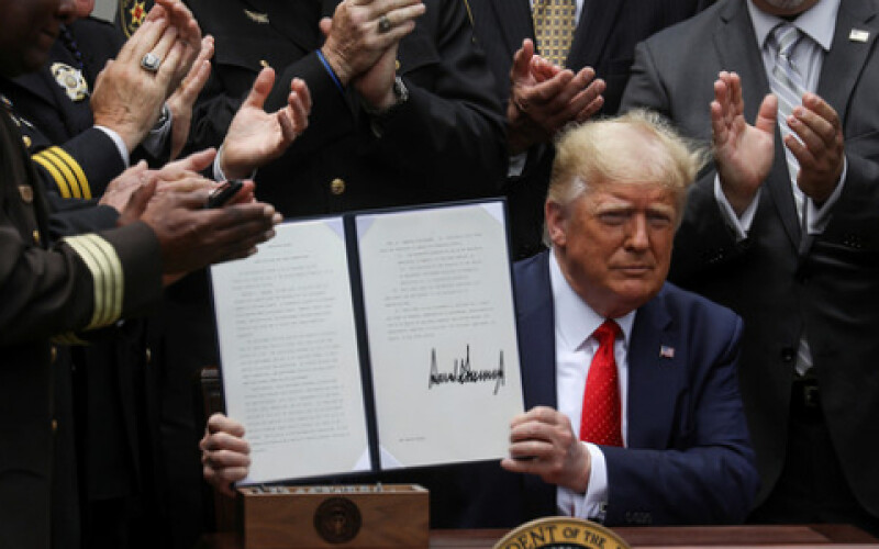 Трамп підписав указ про реформу поліції