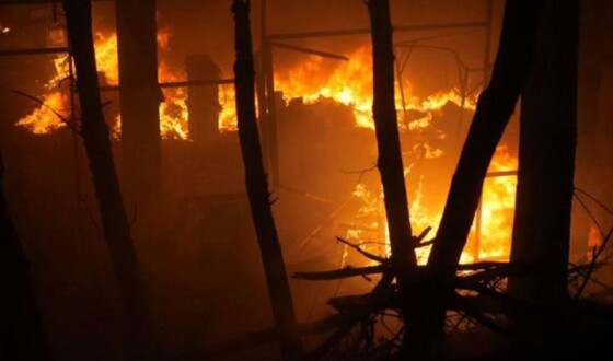Ворог вдарив по Запоріжжю ударними дронами: у місті велике займання