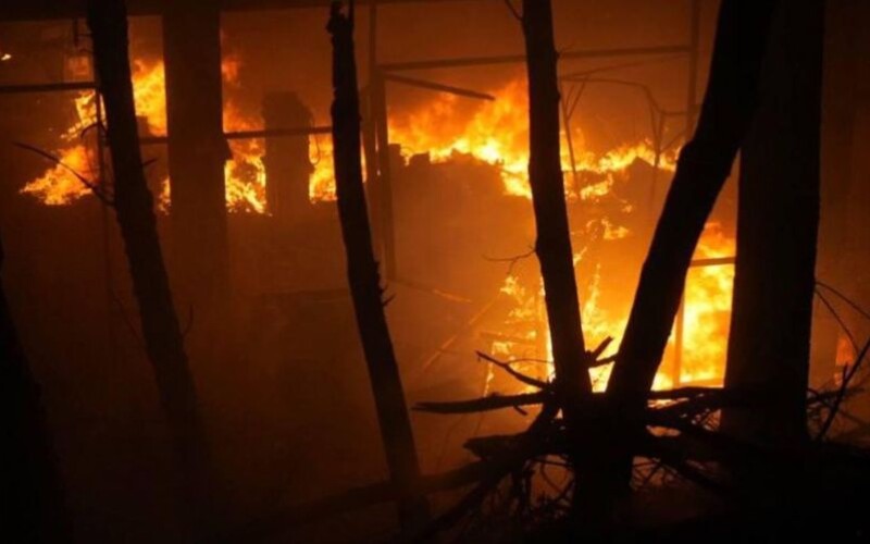 Ворог вдарив по Запоріжжю ударними дронами: у місті велике займання