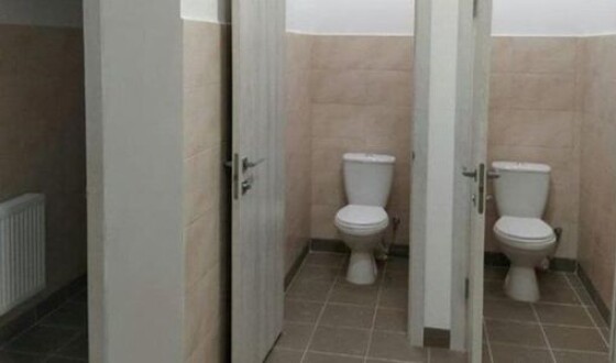 На Рівненщині урочисто відкрили шкільний туалет за 4 млн гривень