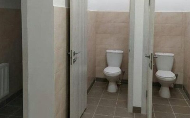 На Рівненщині урочисто відкрили шкільний туалет за 4 млн гривень
