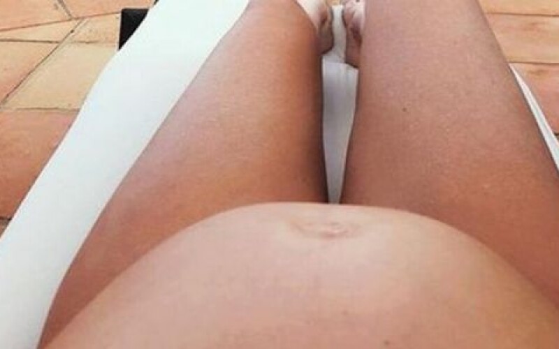 Кейт Хадсон показала беременный живот