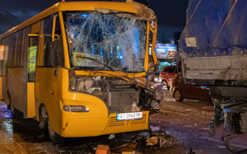 Десять людей постраждали в аварії з мікроавтобусом на Полтавщині