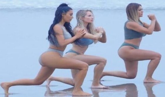 Ким Кардашьян удивила занятиями спортом на пляже