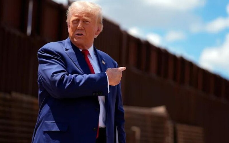 Трамп депортує більше мігрантів, ніж прибуває до США