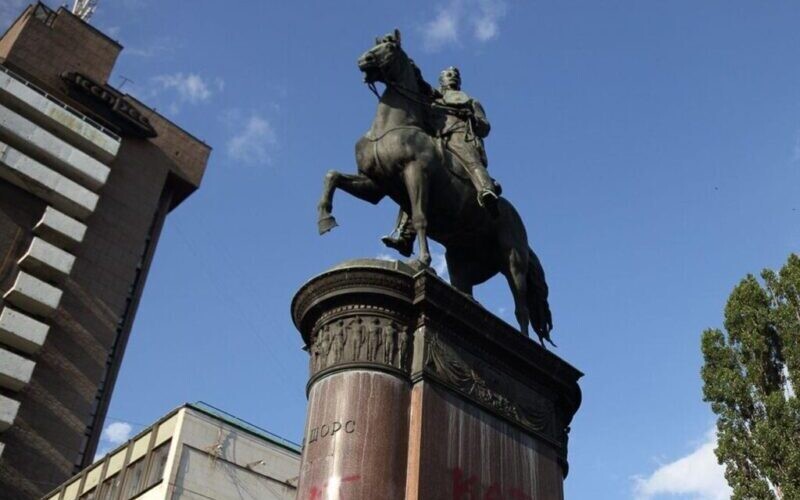 У Києві демонтують пам&#8217;ятник Щорсу