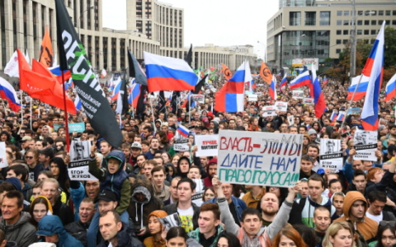 Близько 20 тисяч людей беруть участь у мітингу в Москві