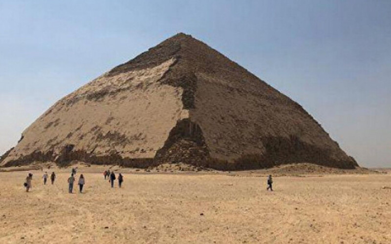 У Єгипті відкрили для туристів унікальну піраміду