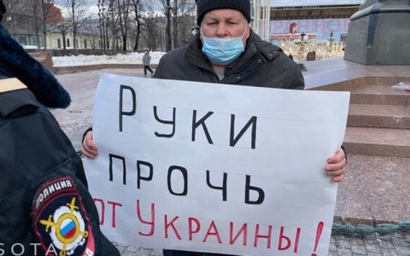 У Москві поліція розпочала затримання учасників акції проти війни в Україні
