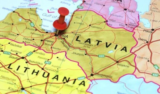 У знак в солідарності з Чехією Литва та Латвія також висилають з країн російських дипломатів