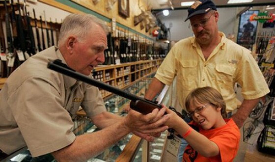 Джо Байден хоче заборонити американцями право на носіння вогнепальної зброї