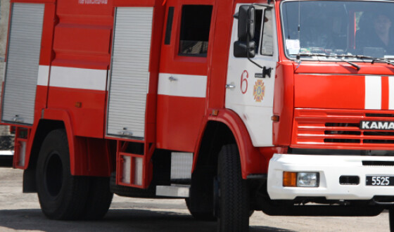 На Київщині зайнялася масштабна пожежа, яка охопила чотири житлові будинки