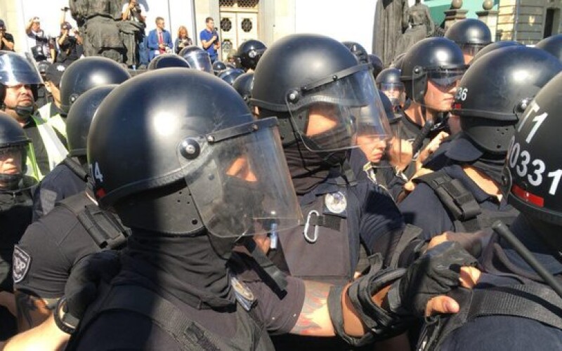 Драка возле Рады: столкновения митингующих с полицией