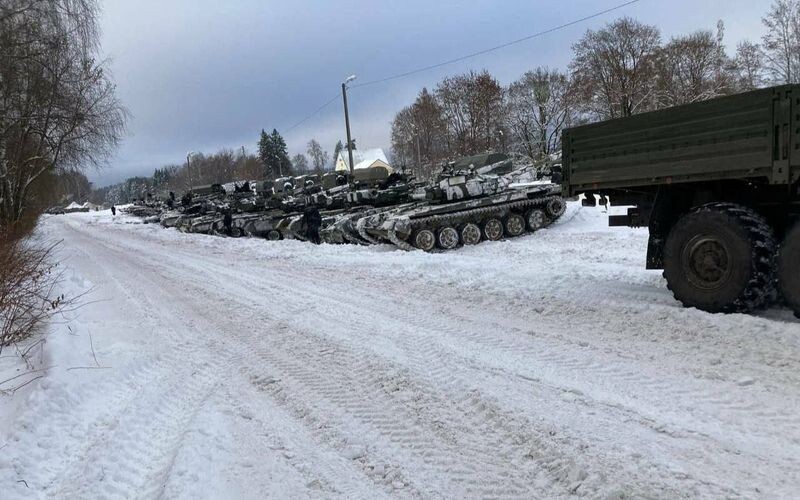 Росія стягує військову техніку до білорусько-українського кордону
