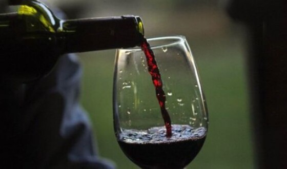 Обнаружена новая польза красного вина