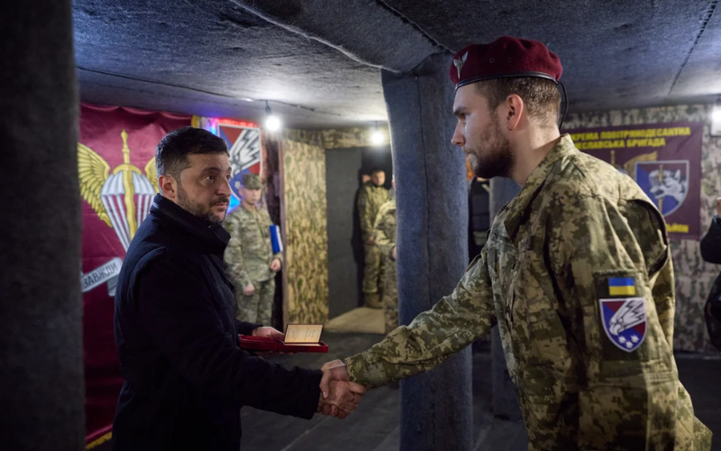 Зеленський зустрівся з військовими на Покровському й Добропільському напрямках