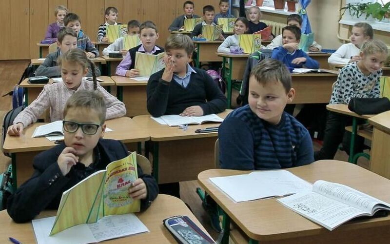 У Кремлі заявили, що діти мають відчути атмосферу школи під час війни
