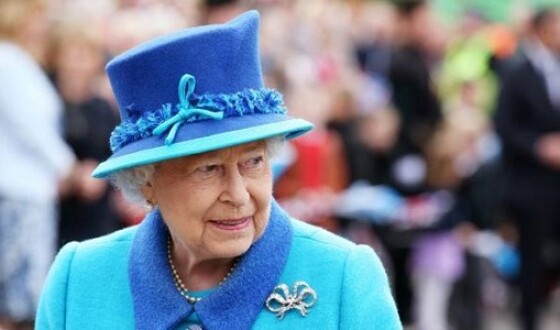 Єлизавета II відмовилася від премії «Бабуся року»