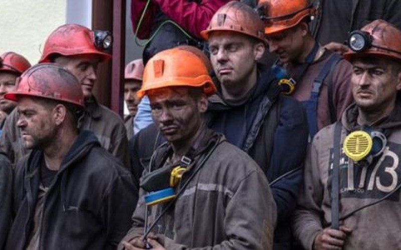 У Києві під Офісом Президента шахтарі вимагають виплатити їм зарплати