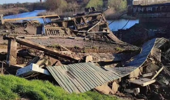 Терористи рф розбомбили міст у Гуляйполі Запорізької області