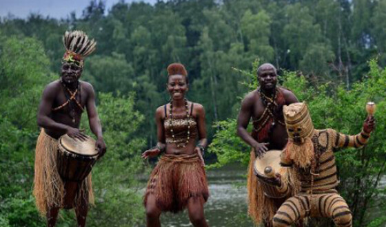 У берегов Амазонки члены необычного племени общаются при помощи барабанов
