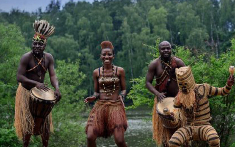 У берегов Амазонки члены необычного племени общаются при помощи барабанов