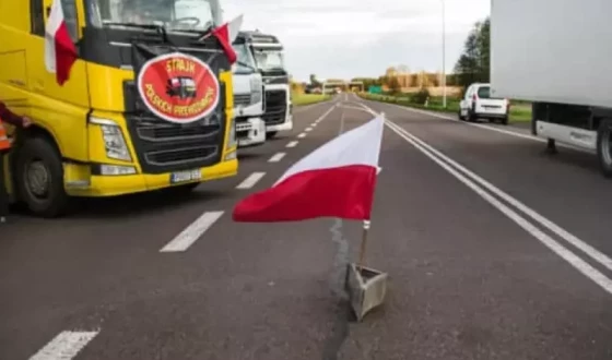 Протест перевізників на кордоні: Європейська комісія попереджає Польщу