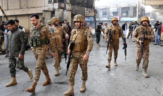 У Пакистані терористи-смертники атакували штаб прикордонної служби